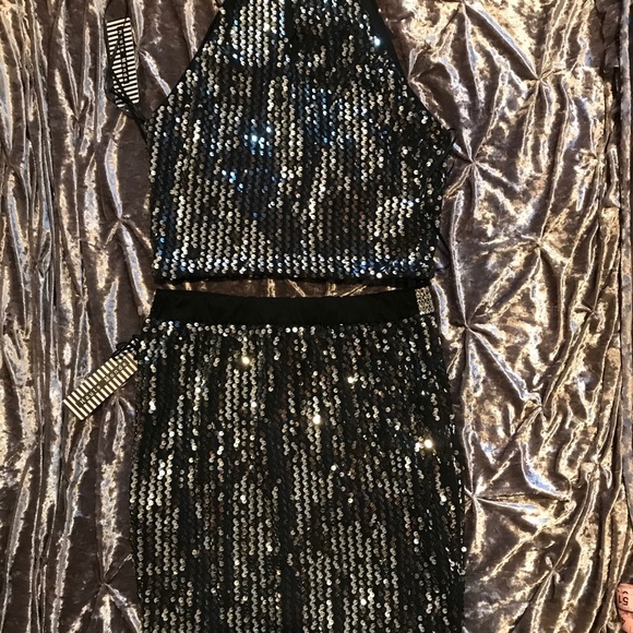 Two Piece Glam - Picture 8 of 11